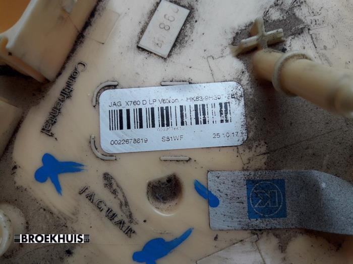 Elektrisk bränslepump från en Land Rover Range Rover Velar (LY) 3.0 D300 AWD 2018