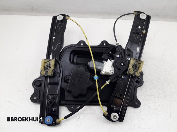 Fönstermekanism för bakre dörr, 4-dörrars, vänster från en Land Rover Range Rover Velar (LY) 3.0 D300 AWD 2018