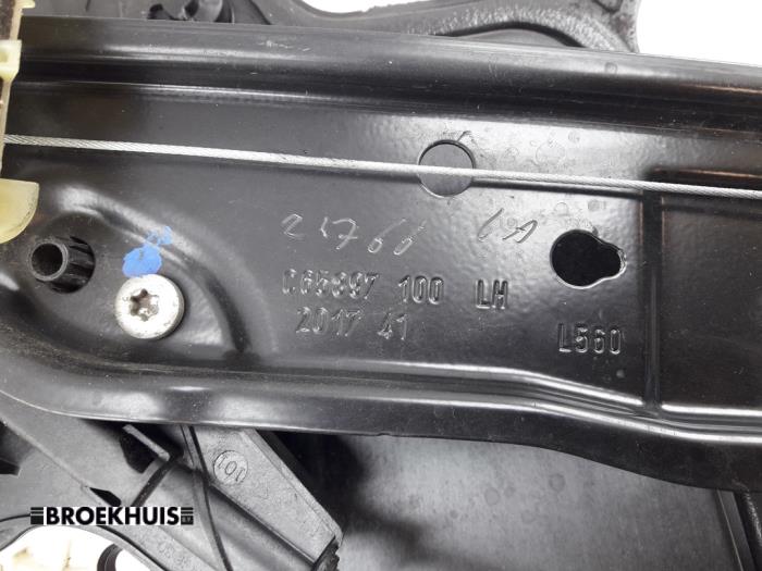 Fönstermekanism för bakre dörr, 4-dörrars, vänster från en Land Rover Range Rover Velar (LY) 3.0 D300 AWD 2018