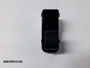 Begagnade Brytare, eldrivna fönster Mazda 2 (DJ/DL) 1.5 SkyActiv-G 90 Pris € 15,00 Marginaltabell erbjuds av Autobedrijf Broekhuis B.V.