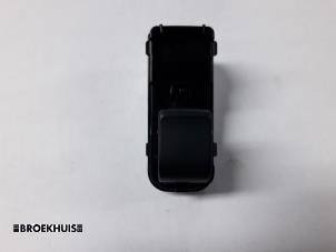 Begagnade Brytare, eldrivna fönster Mazda 2 (DJ/DL) 1.5 SkyActiv-G 90 Pris € 15,00 Marginaltabell erbjuds av Autobedrijf Broekhuis B.V.