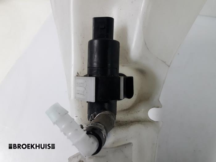 Spolartank, vindruta från en Audi TT Roadster (8J9) 3.2 V6 24V Quattro 2009