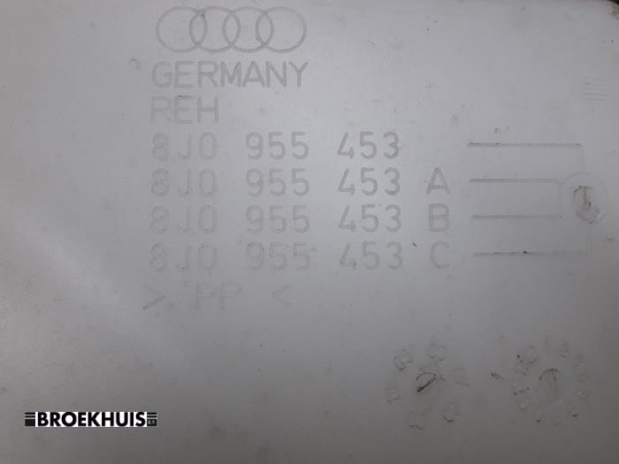 Spolartank, vindruta från en Audi TT Roadster (8J9) 3.2 V6 24V Quattro 2009