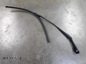 Begagnade Främre torkararm Ford Focus 3 Wagon 1.0 Ti-VCT EcoBoost 12V 100 Pris € 15,00 Marginaltabell erbjuds av Autobedrijf Broekhuis B.V.