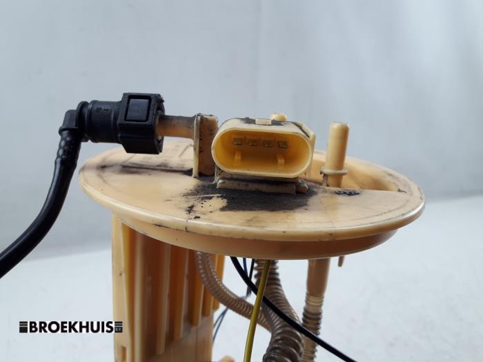 Elektrisk bränslepump från en Volkswagen Crafter 2.5 TDI 30/32/35 2013