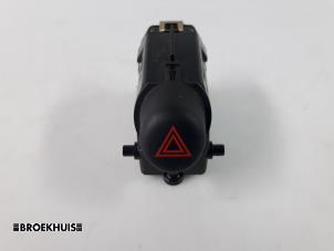 Używane Przelacznik swiatel awaryjnych Jeep Cherokee/Liberty (KJ) 2.8 CRD 16V Cena € 15,00 Procedura marży oferowane przez Autobedrijf Broekhuis B.V.