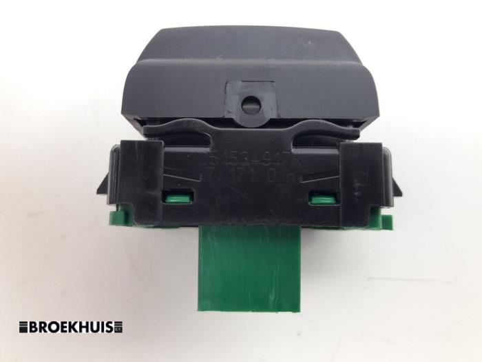 ASR-brytare från en Opel Vivaro 1.6 CDTi BiTurbo 125 2017