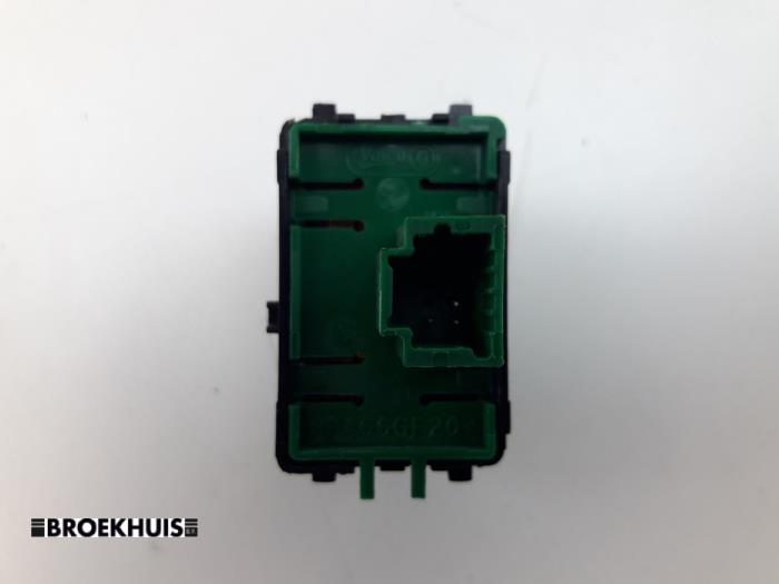 ASR-brytare från en Opel Vivaro 1.6 CDTi BiTurbo 125 2017