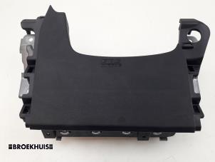 Begagnade Knäairbag, vänster Mitsubishi Outlander (GF/GG) 2.0 16V PHEV 4x4 Pris € 175,00 Marginaltabell erbjuds av Autobedrijf Broekhuis B.V.