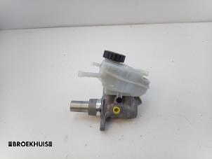 Begagnade Huvudcylinder Mercedes E (C238) E-200 EQ Boost 2.0 Turbo 16V Pris € 50,00 Marginaltabell erbjuds av Autobedrijf Broekhuis B.V.