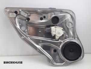 Gebruikte Ruitmechaniek 4Deurs links-achter Mercedes C Estate (S204) 2.2 C-180 CDI 16V BlueEFFICIENCY Prijs € 40,00 Margeregeling aangeboden door Autobedrijf Broekhuis B.V.