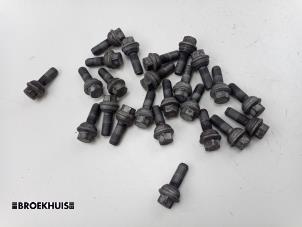 Gebruikte Wielbouten set Mercedes Sprinter 3,5t (907.6/910.6) 311 CDI 2.0 D RWD Prijs € 30,25 Inclusief btw aangeboden door Autobedrijf Broekhuis B.V.