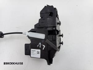 Gebruikte Deurslot Mechaniek 4Deurs links-voor Volvo V60 II (ZW) 2.0 B3 16V Mild Hybrid Prijs € 80,00 Margeregeling aangeboden door Autobedrijf Broekhuis B.V.