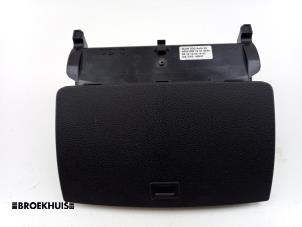 Używane Wyswietlacz jednostki multimedialnej Mercedes C (W204) 2.2 C-200 CDI 16V Cena € 75,00 Procedura marży oferowane przez Autobedrijf Broekhuis B.V.