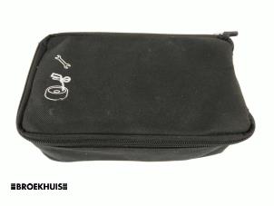 Begagnade Däckpump BMW 5 serie (G30) 530e iPerformance Pris € 50,00 Marginaltabell erbjuds av Autobedrijf Broekhuis B.V.