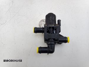 Używane Elektryczny zawór nagrzewnicy Landrover Range Rover Sport (L1) 3.0 V6 P460e Cena € 125,00 Procedura marży oferowane przez Autobedrijf Broekhuis B.V.