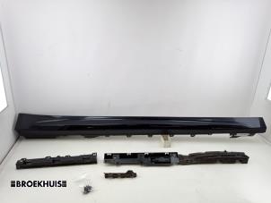 Gebruikte Zijskirt rechts BMW 4 serie Gran Coupe (F36) 420i 2.0 TwinPower Turbo 16V Prijs € 100,00 Margeregeling aangeboden door Autobedrijf Broekhuis B.V.