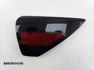 Gebruikte Reflector Sierplaat achter Tesla Model 3 Long Range AWD 75 kWh Prijs € 40,00 Margeregeling aangeboden door Autobedrijf Broekhuis B.V.