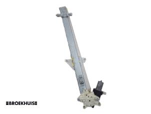 Gebruikte Raammechaniek 4Deurs links-voor Suzuki Celerio (LF) 1.0 12V Prijs € 30,00 Margeregeling aangeboden door Autobedrijf Broekhuis B.V.