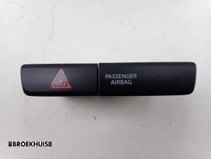 Begagnade Nödbelysningsbrytare Suzuki Vitara (LY/MY) 1.4 S Turbo 16V Pris € 10,00 Marginaltabell erbjuds av Autobedrijf Broekhuis B.V.