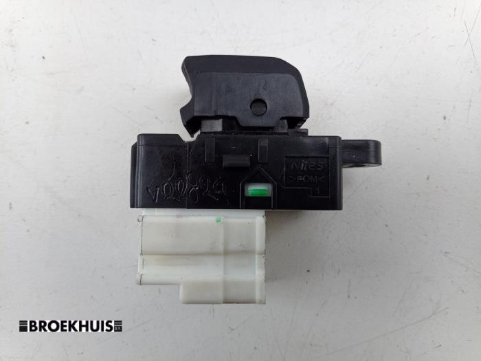 Brytare, eldrivna fönster från en Suzuki Vitara (LY/MY) 1.4 S Turbo 16V 2017