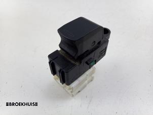 Begagnade Brytare, eldrivna fönster Suzuki Vitara (LY/MY) 1.4 S Turbo 16V Pris € 10,00 Marginaltabell erbjuds av Autobedrijf Broekhuis B.V.