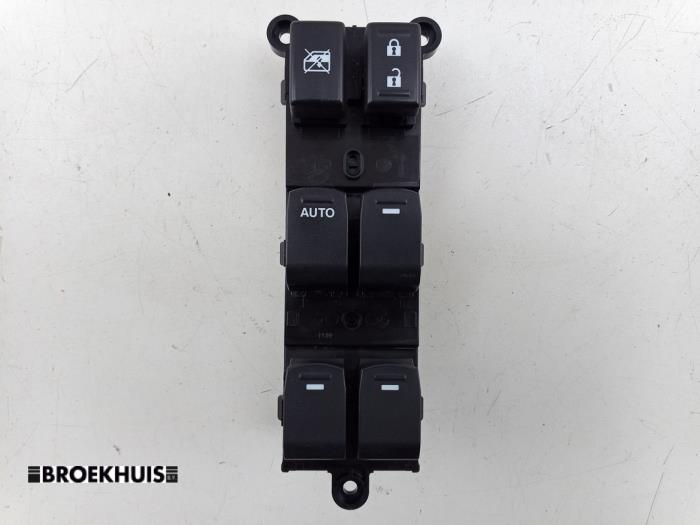 Brytare, eldrivna fönster från en Suzuki Vitara (LY/MY) 1.4 S Turbo 16V 2017