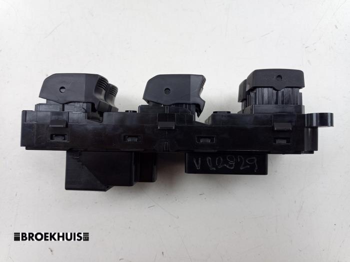 Brytare, eldrivna fönster från en Suzuki Vitara (LY/MY) 1.4 S Turbo 16V 2017