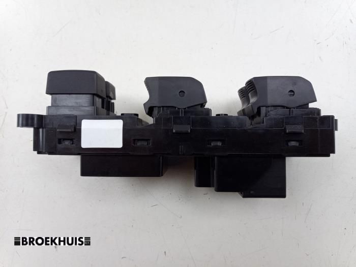 Brytare, eldrivna fönster från en Suzuki Vitara (LY/MY) 1.4 S Turbo 16V 2017