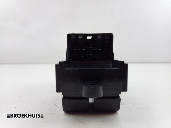 Brytare, eldrivna fönster från en Suzuki Vitara (LY/MY) 1.4 S Turbo 16V 2017