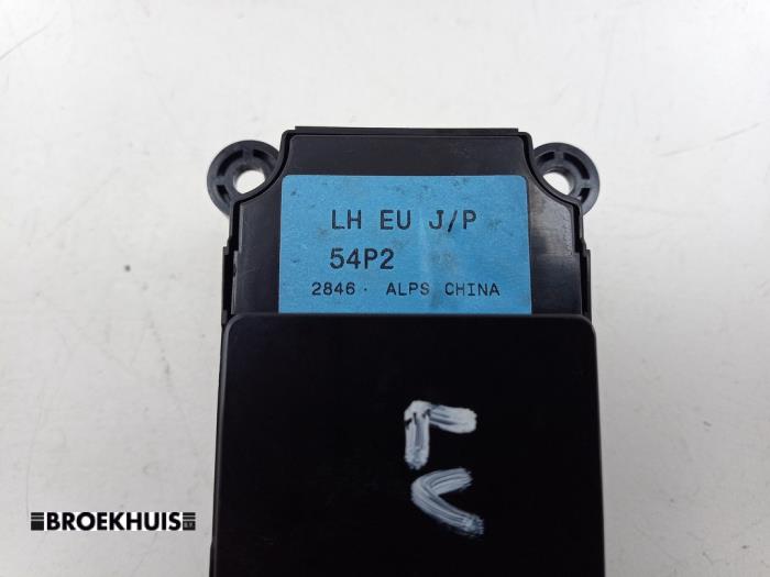 Brytare, eldrivna fönster från en Suzuki Vitara (LY/MY) 1.4 S Turbo 16V 2017