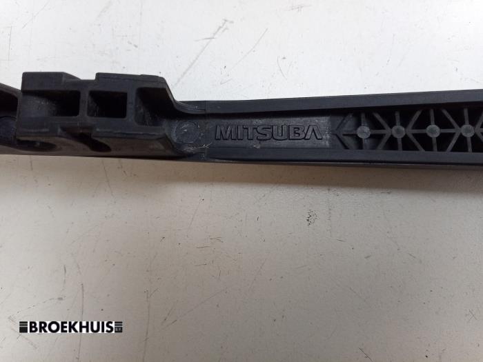 Bakre torkararm från en Suzuki Vitara (LY/MY) 1.4 S Turbo 16V 2017