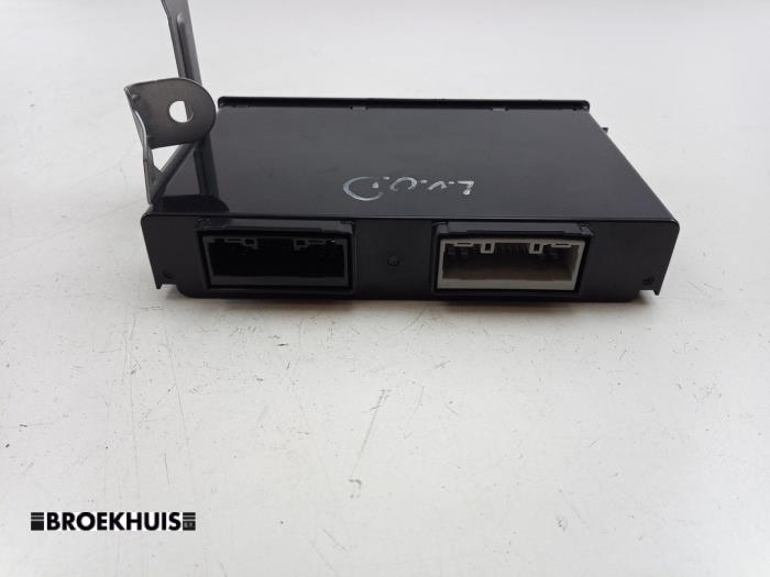 Dator , karosskontroll (BCM) från en Suzuki Vitara (LY/MY) 1.4 S Turbo 16V 2017