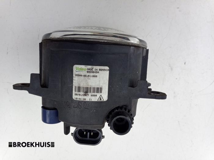 Dimljus, höger fram från en Suzuki Vitara (LY/MY) 1.4 S Turbo 16V 2017