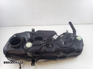 Begagnade Tank Suzuki Vitara (LY/MY) 1.4 S Turbo 16V Pris € 150,00 Marginaltabell erbjuds av Autobedrijf Broekhuis B.V.