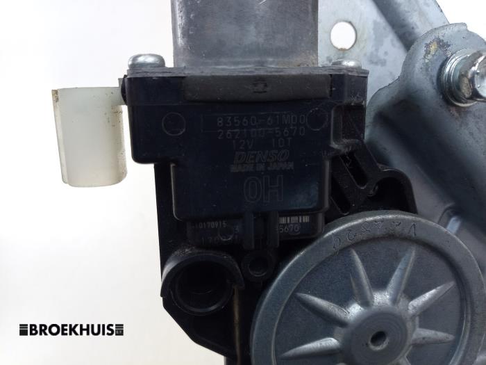 Fönstermekanism för bakre dörr, 4-dörrars, vänster från en Suzuki Vitara (LY/MY) 1.4 S Turbo 16V 2017