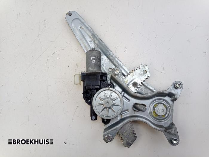 Fönstermekanism för bakre dörr, 4-dörrars, vänster från en Suzuki Vitara (LY/MY) 1.4 S Turbo 16V 2017