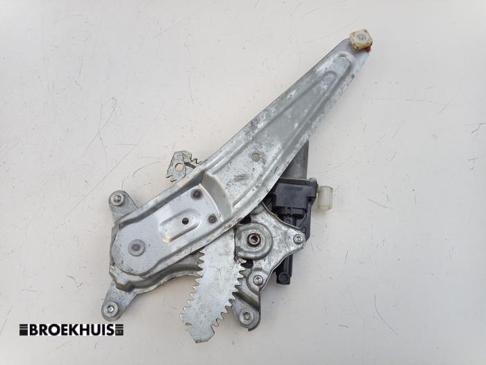 Fönstermekanism för bakre dörr, 4-dörrars, vänster från en Suzuki Vitara (LY/MY) 1.4 S Turbo 16V 2017