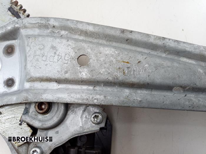 Fönstermekanism för bakre dörr, 4-dörrars, höger från en Suzuki Vitara (LY/MY) 1.4 S Turbo 16V 2017