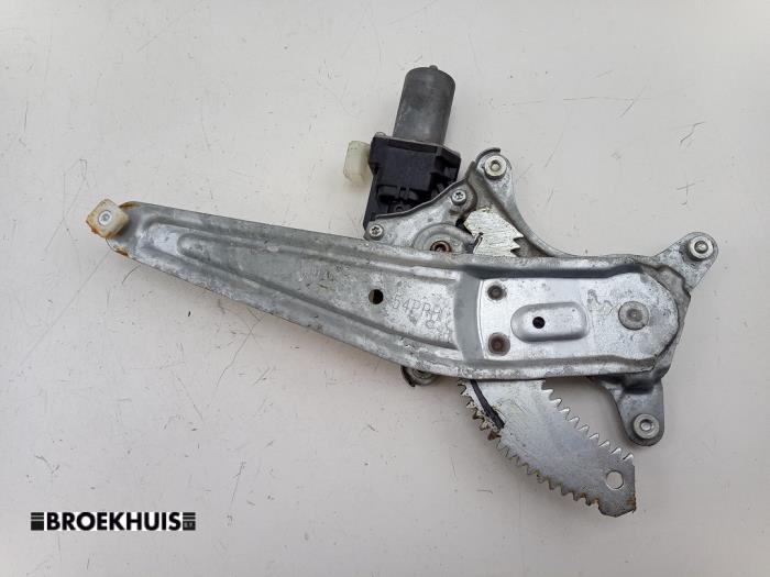 Fönstermekanism för bakre dörr, 4-dörrars, höger från en Suzuki Vitara (LY/MY) 1.4 S Turbo 16V 2017