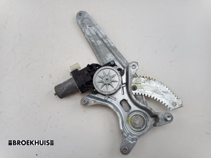 Fönstermekanism för bakre dörr, 4-dörrars, höger från en Suzuki Vitara (LY/MY) 1.4 S Turbo 16V 2017