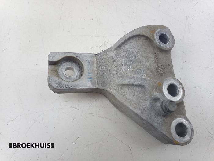 Motorfäste från en Suzuki Vitara (LY/MY) 1.4 S Turbo 16V 2017