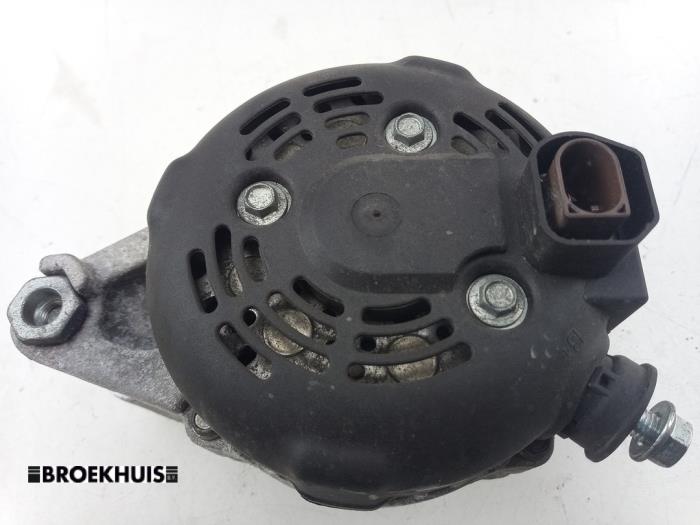 Dynamo från en Suzuki Vitara (LY/MY) 1.4 S Turbo 16V 2017