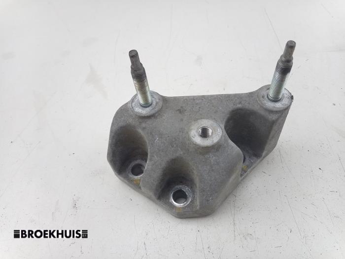 Fäste, växellåda från en Suzuki Vitara (LY/MY) 1.4 S Turbo 16V 2017