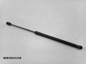 Gebruikte Kofferdekseldemper rechts-achter Mini Mini (F56) Cooper SE,Electric Prijs op aanvraag aangeboden door Autobedrijf Broekhuis B.V.