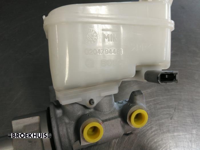 Huvudcylinder från en Suzuki Vitara (LY/MY) 1.4 S Turbo 16V 2017