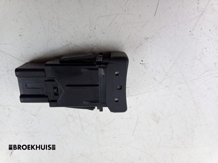 Sätesvärmebrytare från en Suzuki Vitara (LY/MY) 1.4 S Turbo 16V 2017