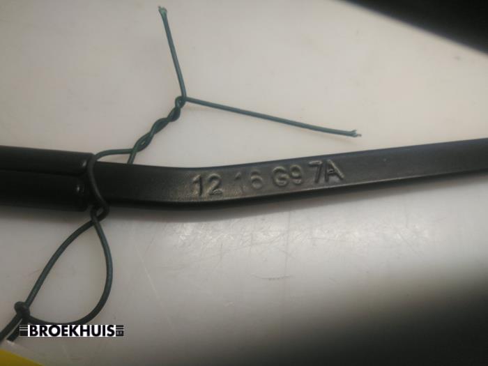 Främre torkararm från en Suzuki Vitara (LY/MY) 1.4 S Turbo 16V 2017