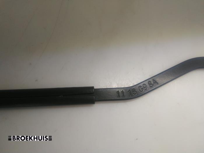 Främre torkararm från en Suzuki Vitara (LY/MY) 1.4 S Turbo 16V 2017