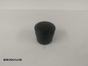 Gebruikte Asbak voor Volkswagen Up! (121) 1.0 12V 60 Prijs € 15,00 Margeregeling aangeboden door Autobedrijf Broekhuis B.V.